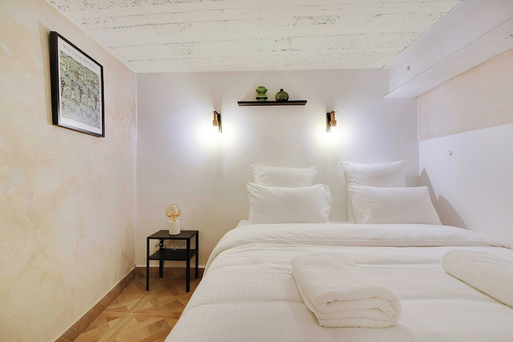 Charming Appt- 4p/1br- in the Heart of the Marais
