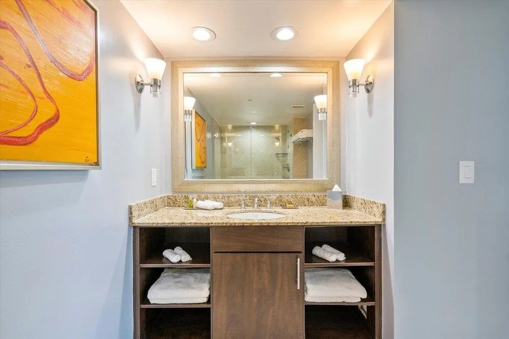 1 Bedroom Suite at Galleryone 1 Condo by Redawning