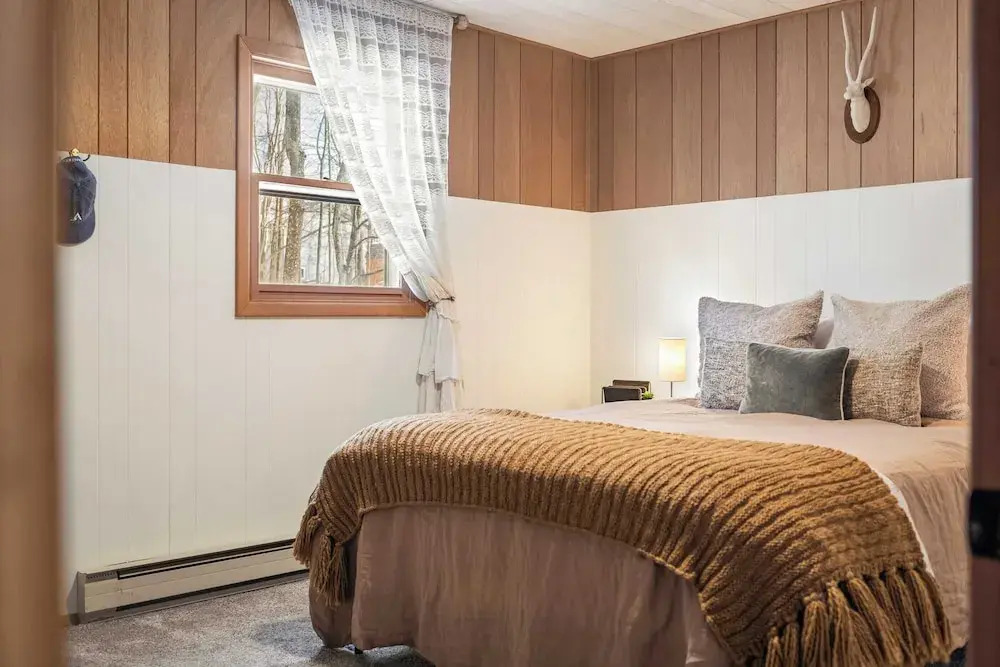 The Pines Cozy Arrowhead Lake Escape With Pools and Outdoor Adventures