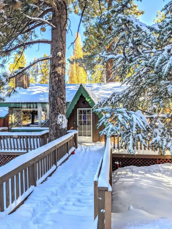 1970- Sunny Bear Cabin 2 Bedroom Home by RedAwning