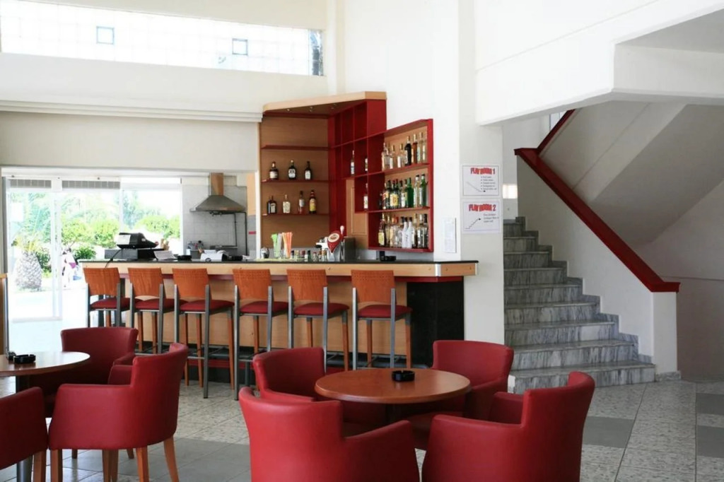 Irinna Hotel-Apartments