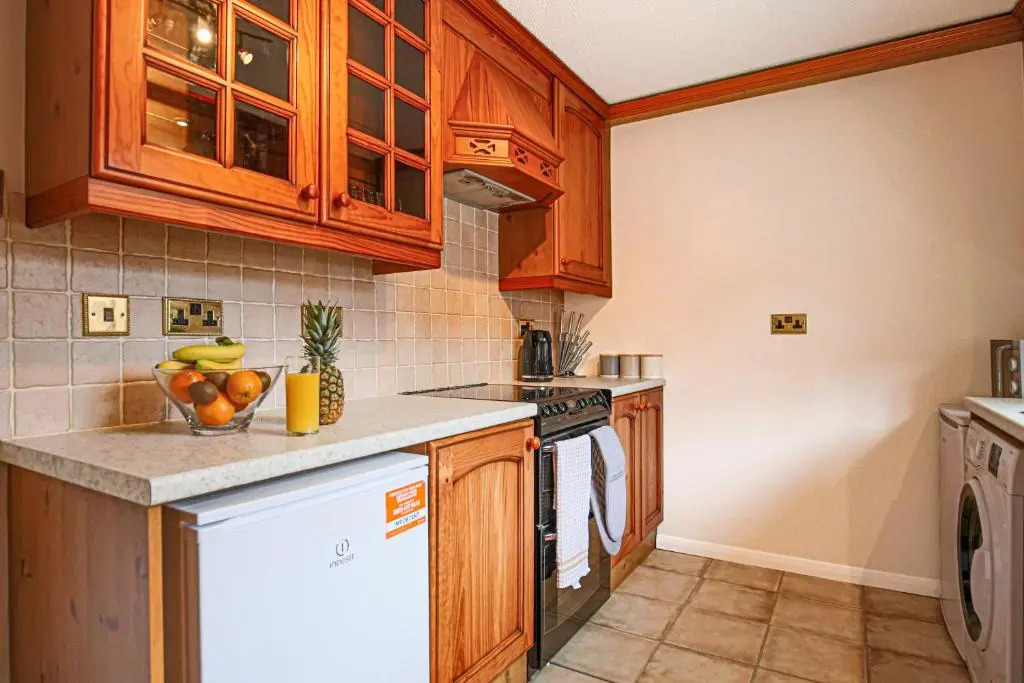 Two Bedroom Bungalow in Milton Keynes by HP Accommodation - Free WiFi & Parking