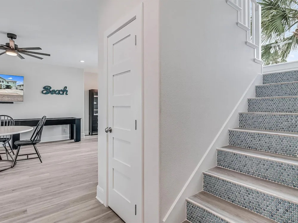 Flamingo House 4 Bedroom Home by RedAwning