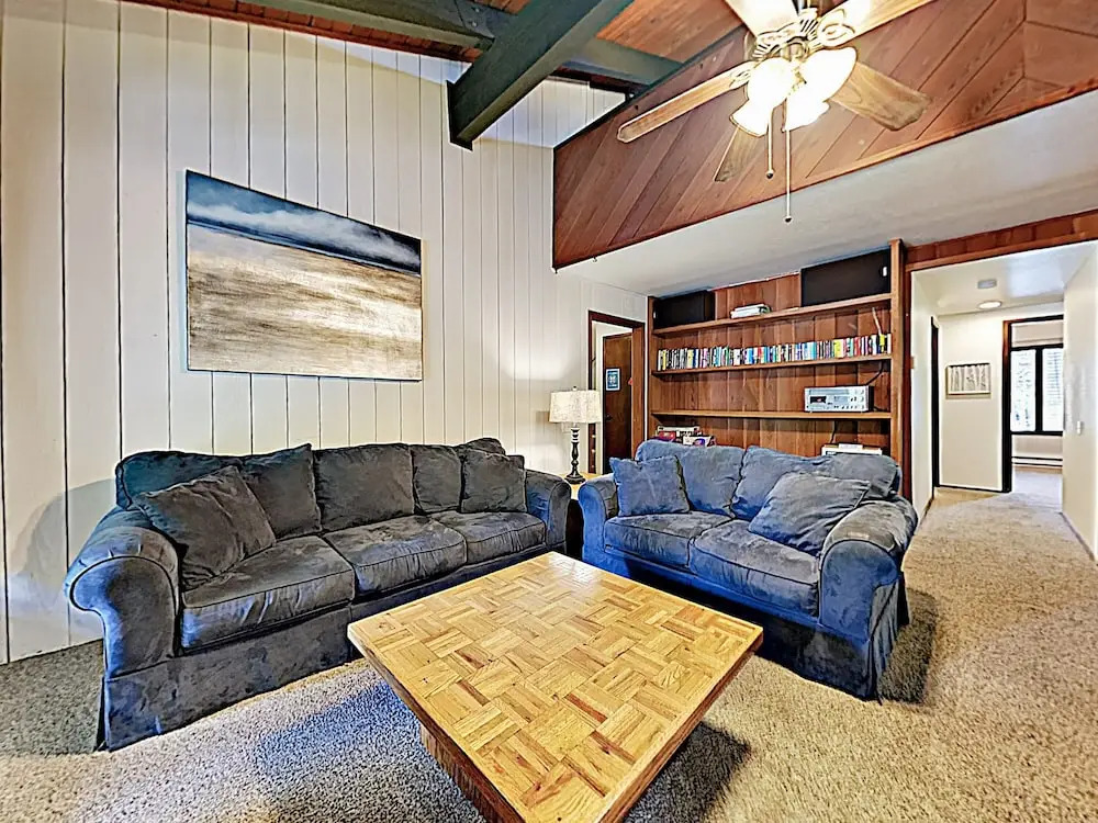 Amenity-rich W/ Hot Tub - Near Ski Area 2 Bedroom Condo