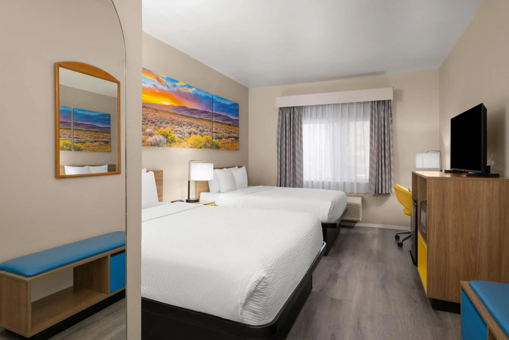 Days Inn & Suites by Wyndham Airport Albuquerque