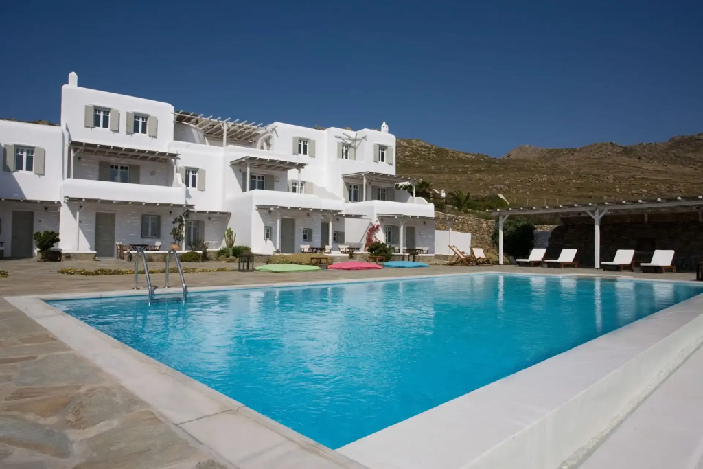 Yakinthos Residence