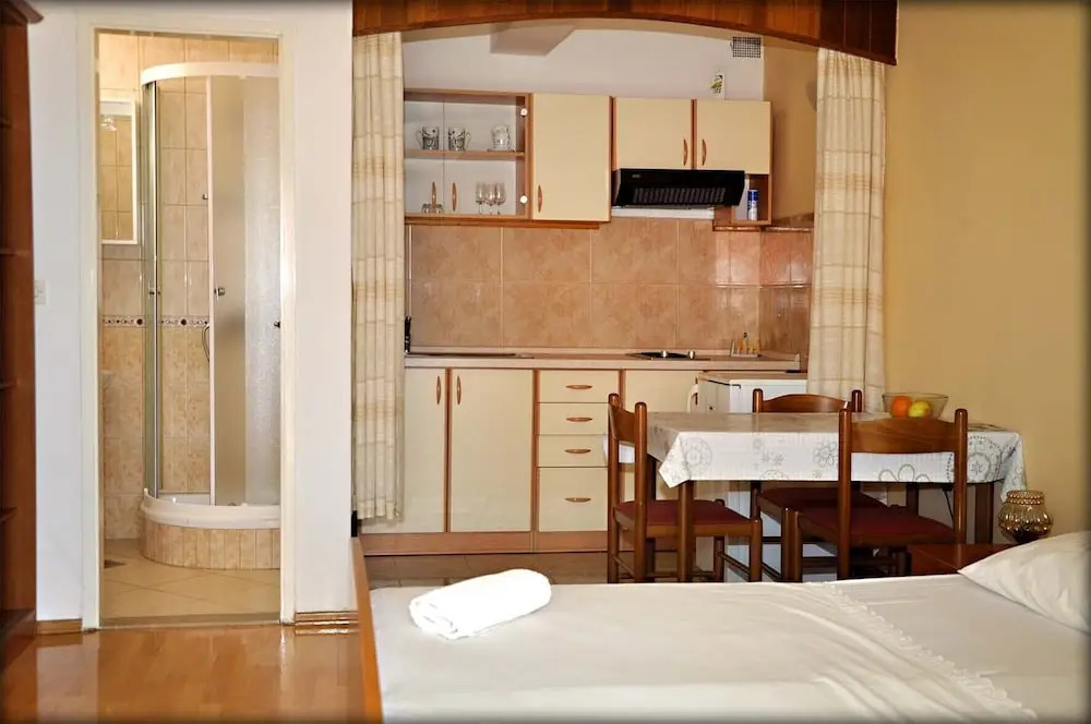Immaculate 4-bed House in Lumbarda
