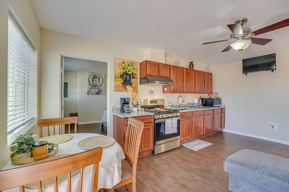 Sunlit Albuquerque Retreat: 3 Mi to Old Town!