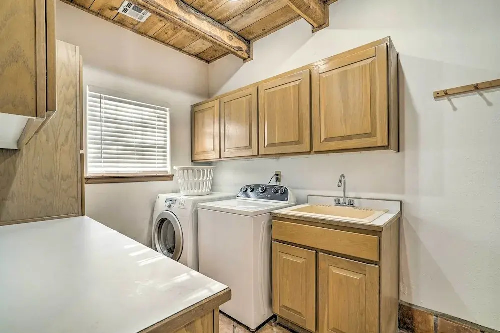 Las Cruces Home La Casa Blanca w/ Courtyard