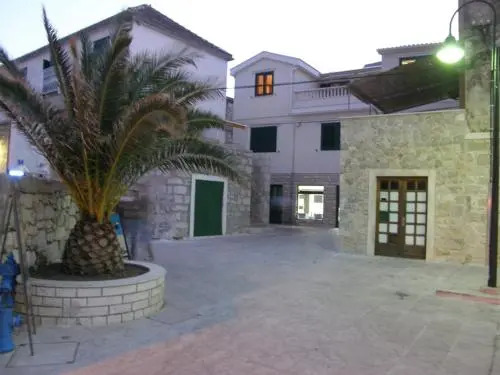 Apartments Primosten