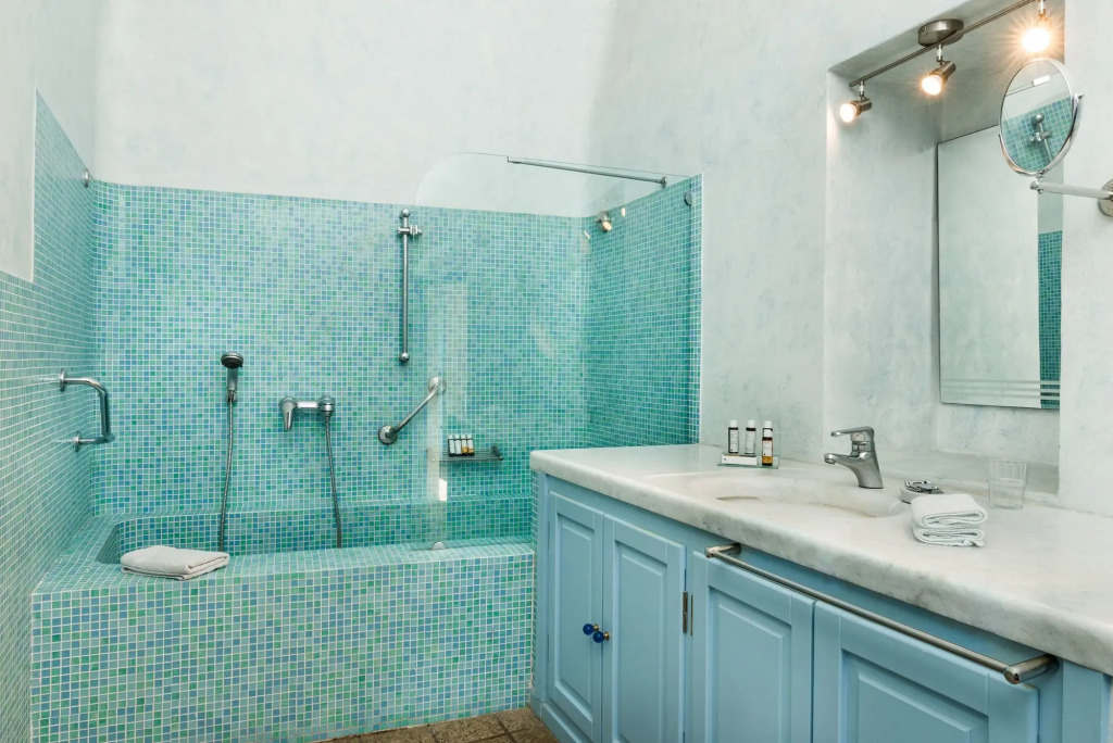 Pantelia Suites