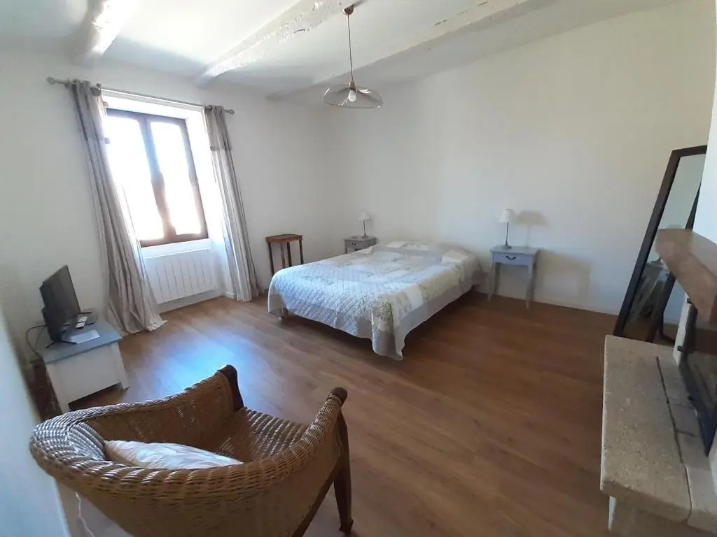 Appartements - Charme, jardin et vue imprenable en plein coeur de St-Cirq