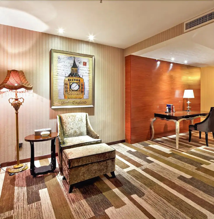Serengeti Hotel