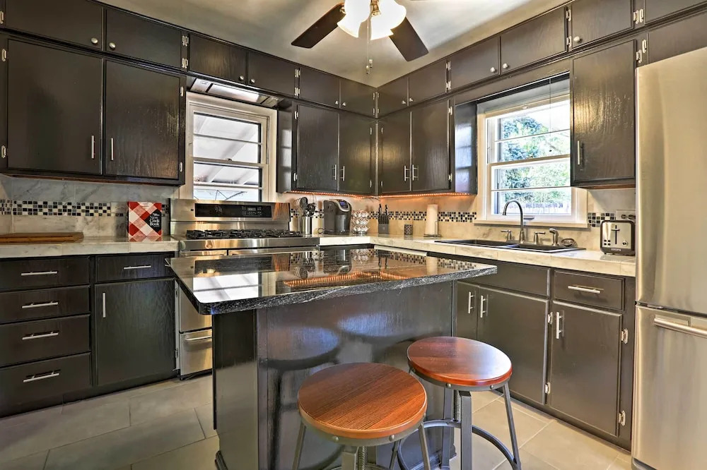 Englewood Retreat w/ Yard & Deck: Near Downtown!