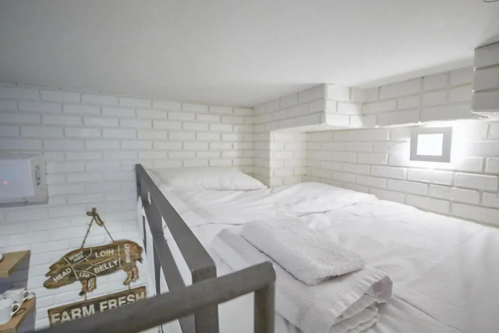 Mind-blowing petite studio in the heart of Athens!