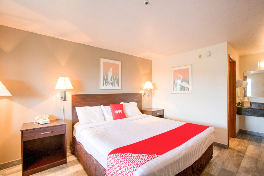 OYO Woodland Hotel and Suites