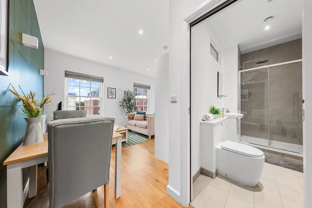 Stunning 1 Bed Apartment Near Heathrow London