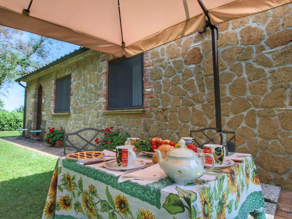 Cosy Farmhouse in Proceno with Swimming Pool
