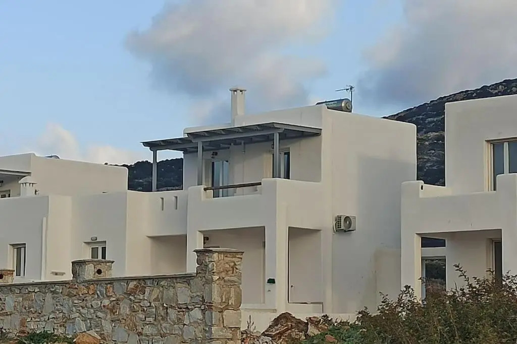 Family-size House in the fields of Naxos 2BR Queen, 2TV, 2WC