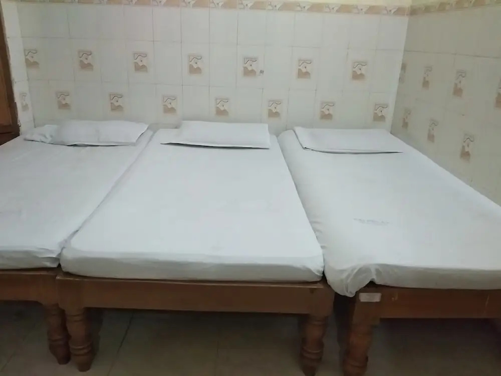 Iroomz Sai Relax Resiodency