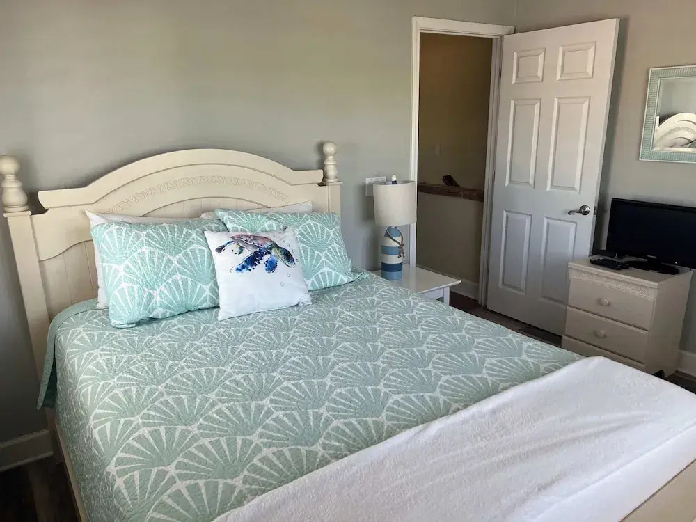 Ocean Bliss: 3BR Mod Haven, St. Aug