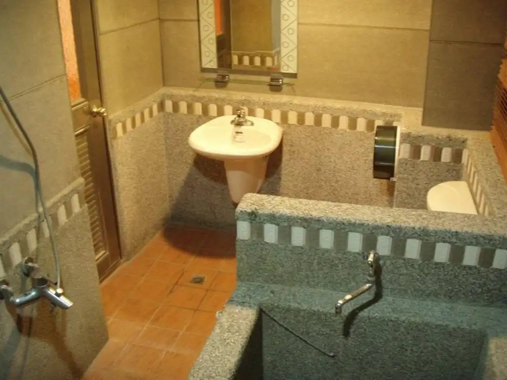 Hale Crane Volcanic Mud Hot Spring Hotel