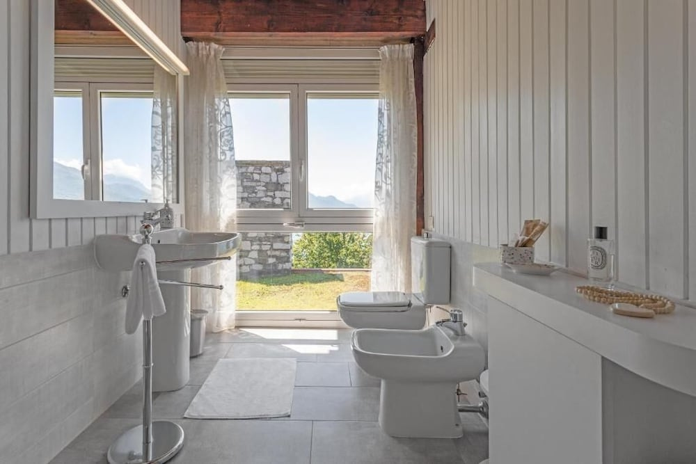 Villa Meraviglia - Private Villa with garden, pool and Breathtaking Lake Como Views