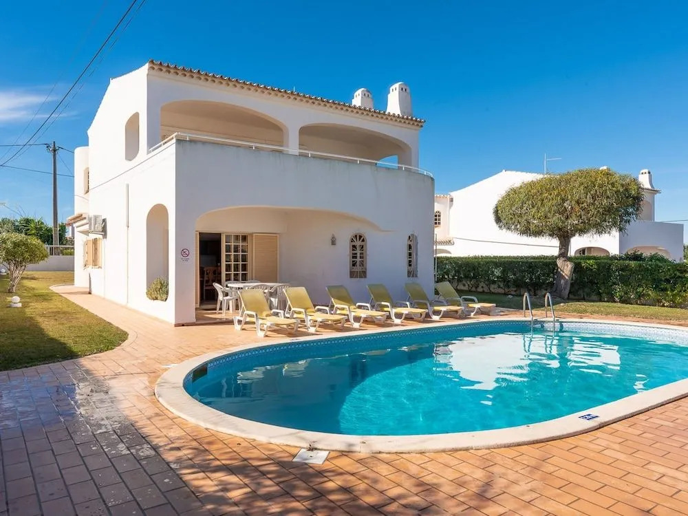 Modern Villa in Albufeira with Private Swimming Pool