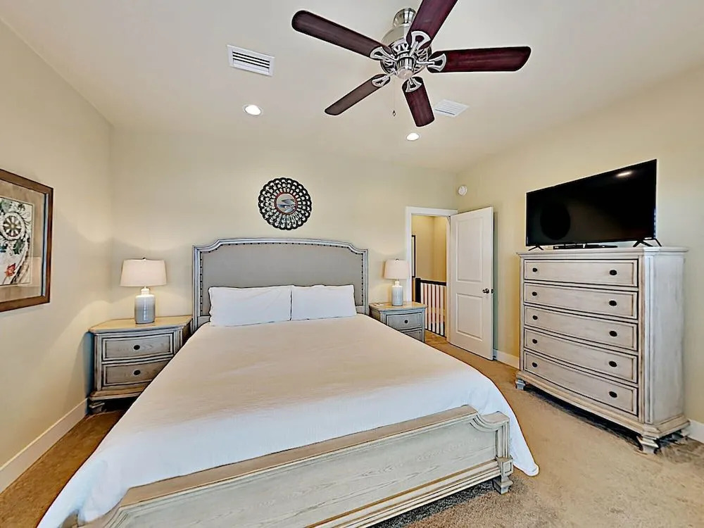 Lagoonie Goo Goo by Southern Vacation Rentals