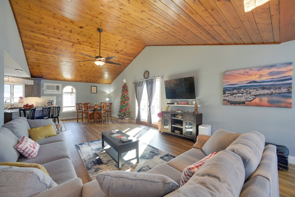 3 Blocks to Lake George Village: Spacious Home