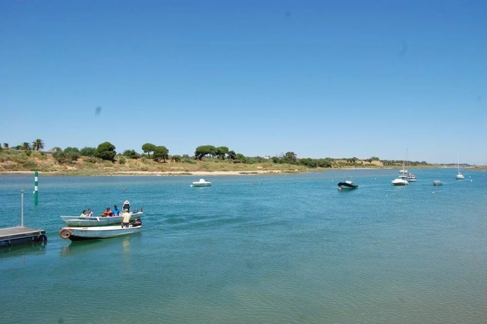15min walk to Cabanas center, Pool, Wifi, Bbq and air-conditioning