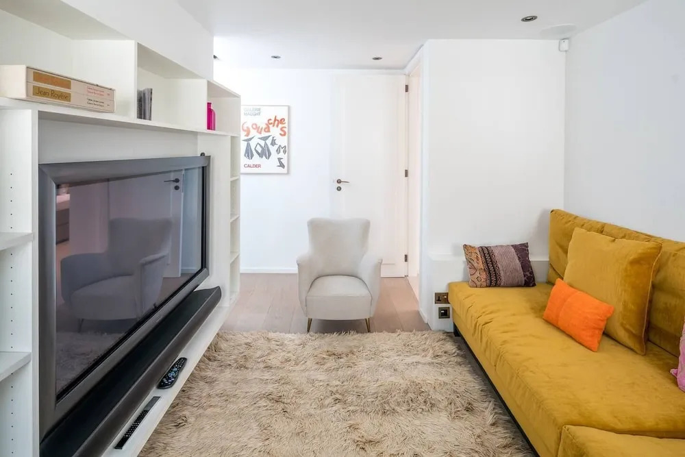 Airy and Bright 4 bed house near Hyde Park