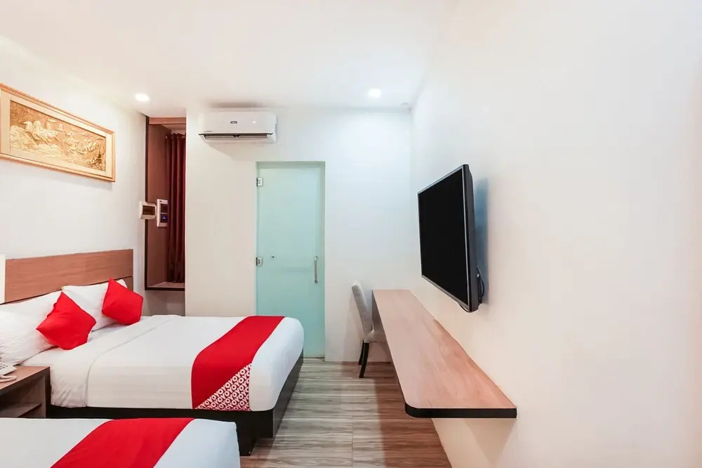 OYO 489 Casa Mia Hotel Suites