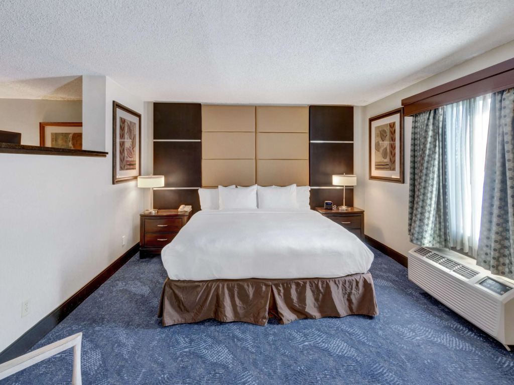 DoubleTree by Hilton Wichita Airport
