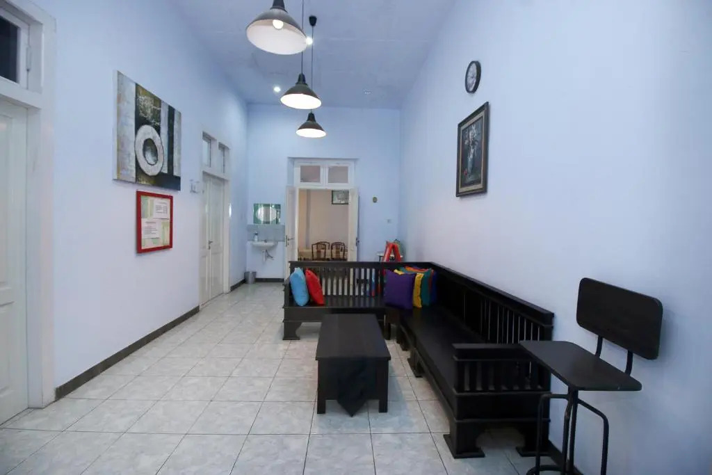 RedDoorz Near Stasiun Lawang