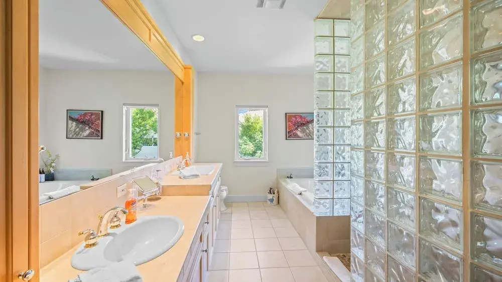 Vineyard Estate w/ Pool, Spa & Bocce Ball + Mins to Wineries & Park Lawndale Manor by Avantstay
