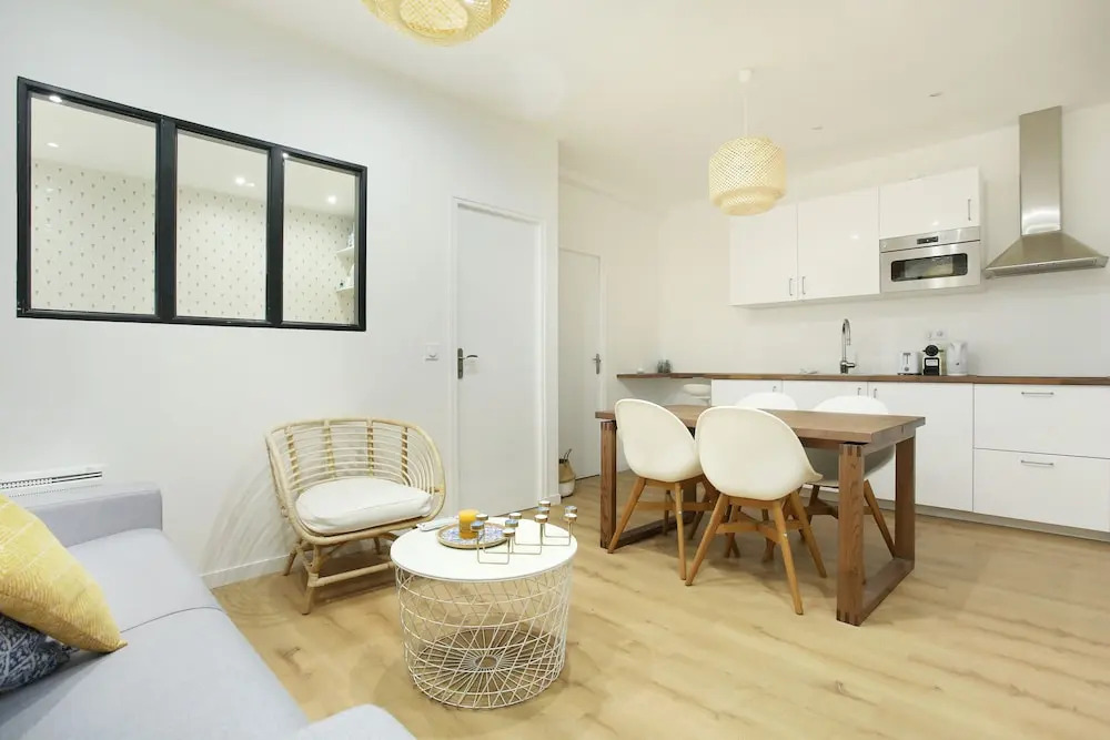 2 Bedrooms 253 St Denis