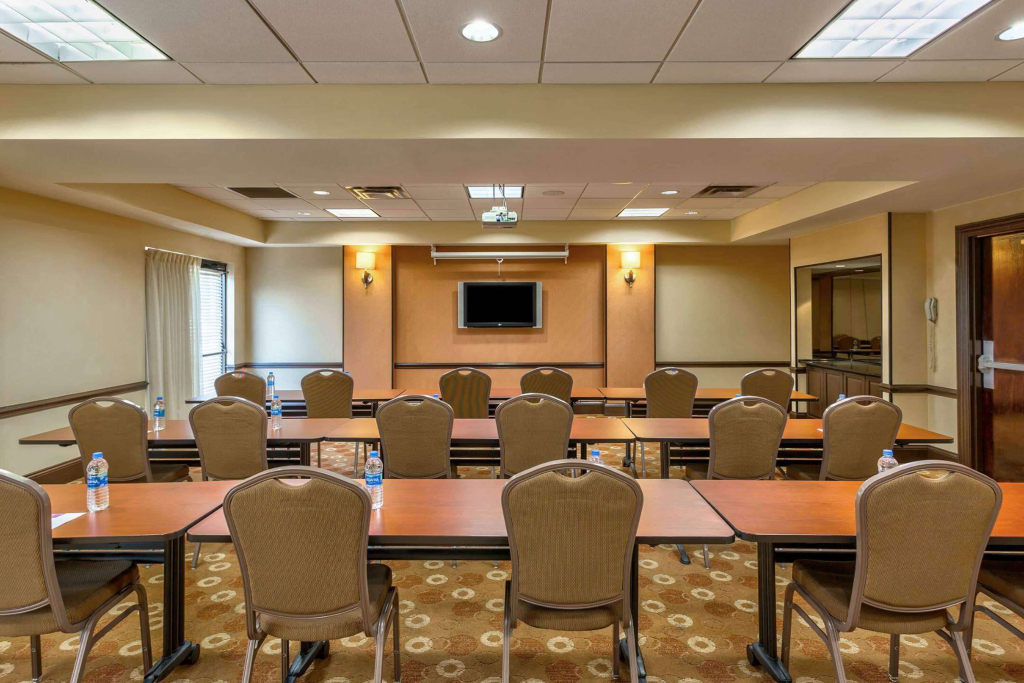Wyndham Garden Kansas City Airport