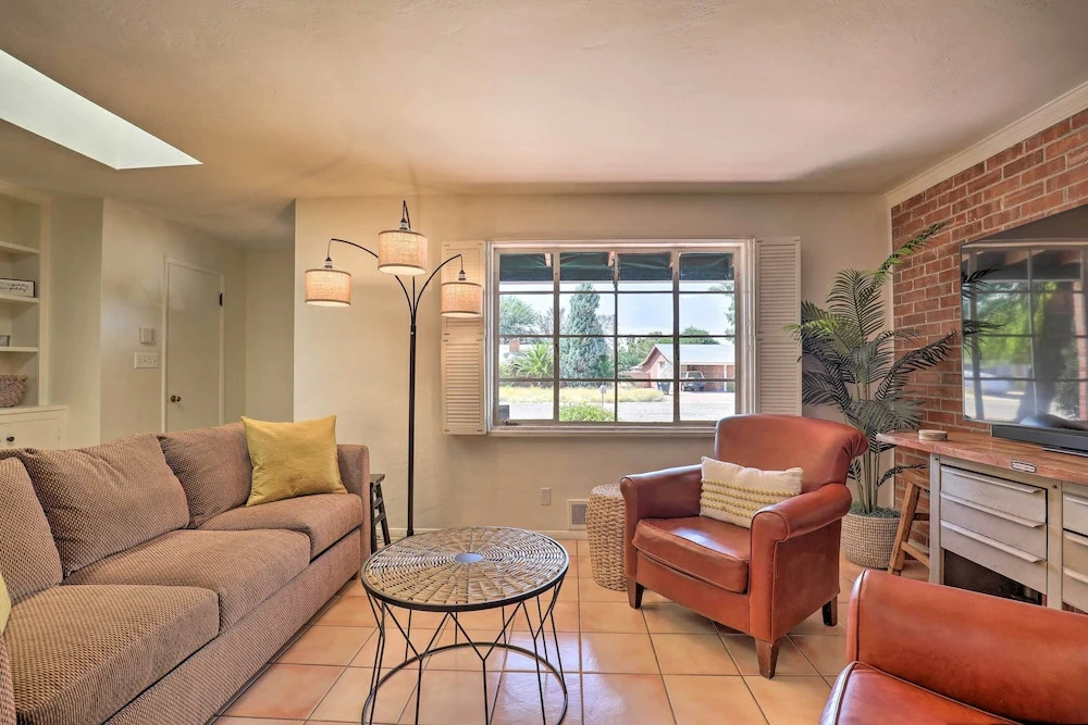 Pet-friendly Home, 4 Miles to U of A Campus