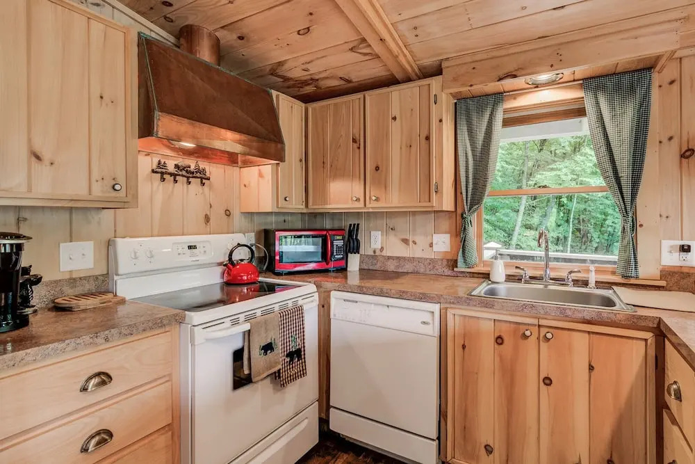 Treehouse Falls - 2 Br Home