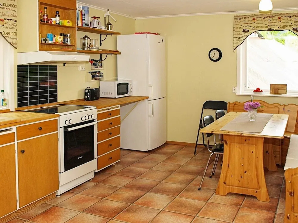 6 person holiday home in LONEVÅG-By Traum