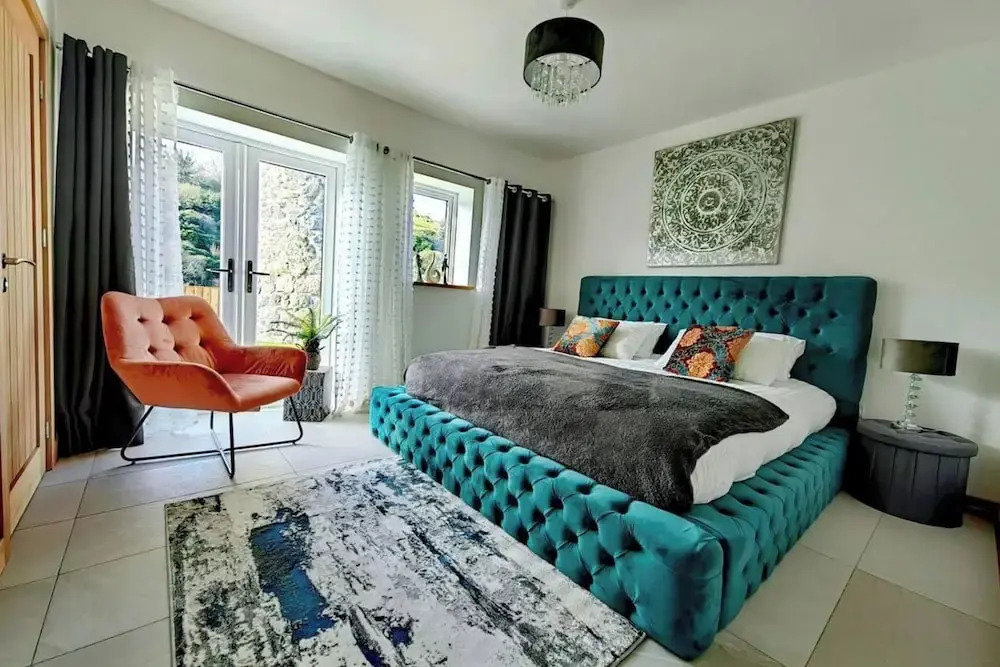 4 Bed Villa Sleeps 8 -Private Terrace-Free parking