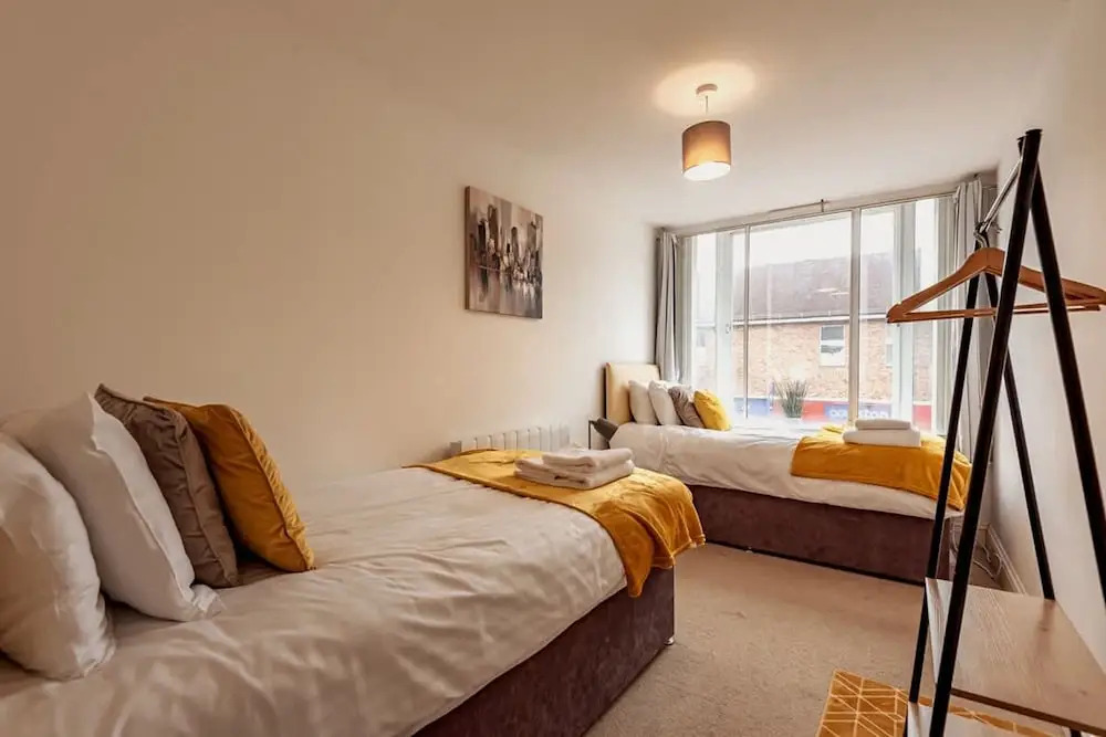 2BR Town Centre With Fast Wi-fi Sleeps 7