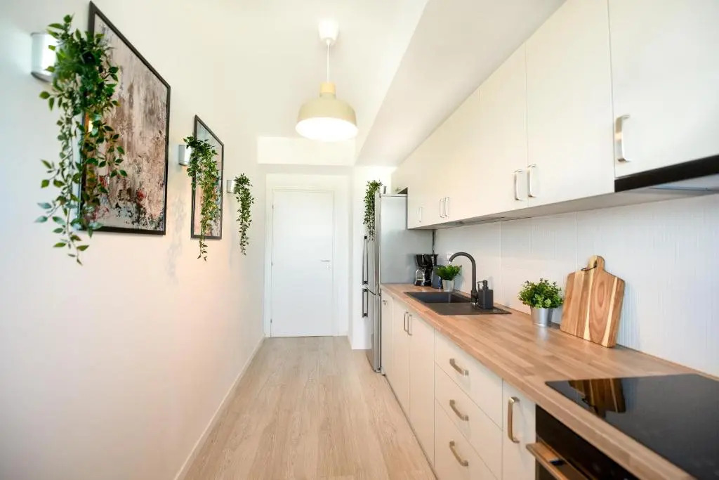 SUGAR RUSH - Modern 1BR Apt with Balcony
