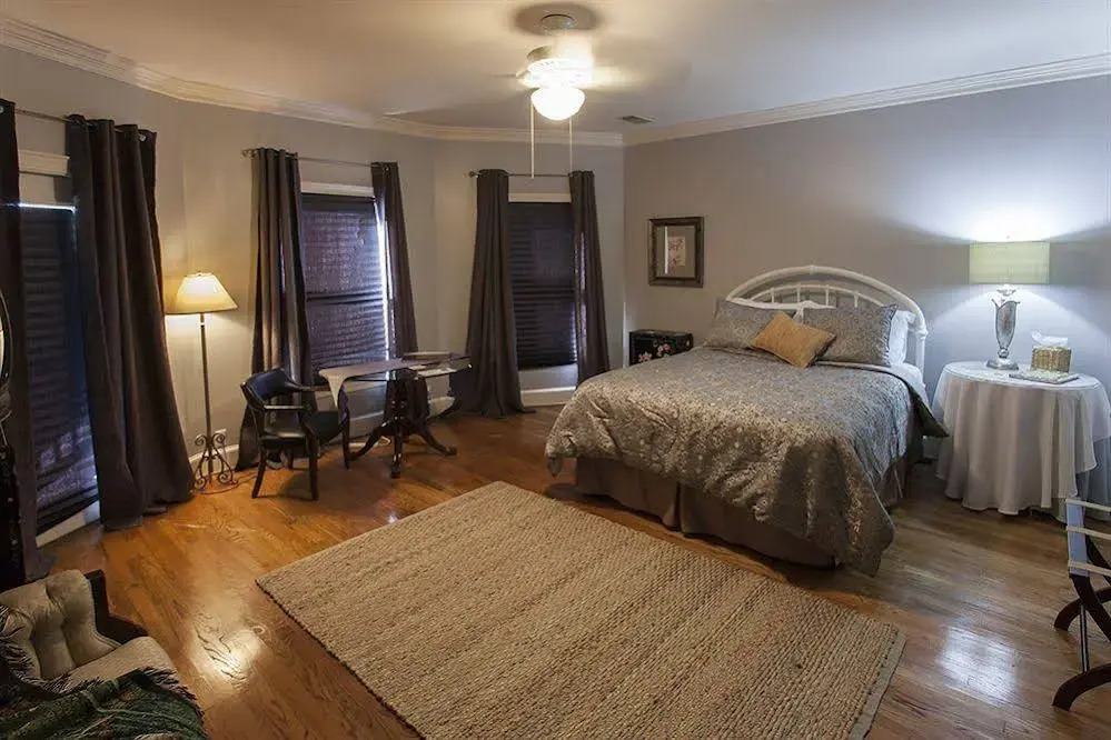 The 1425 Inn
