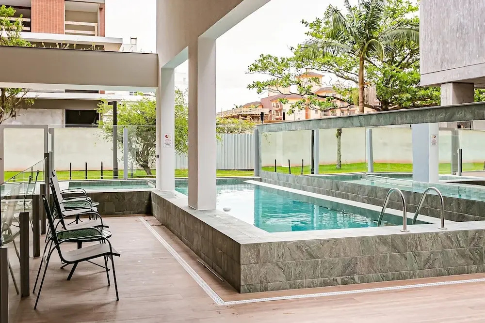 Modern duplex w/jacuzzi 240m beach JRR410