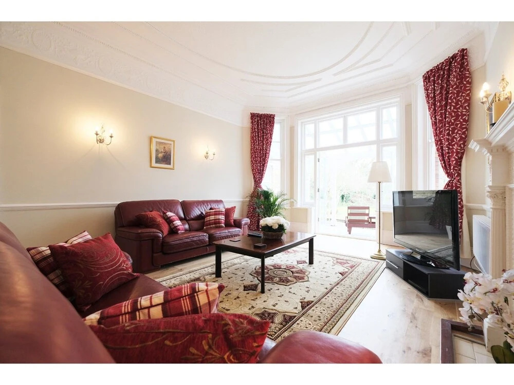 Amazing 3-bedroom Garden Flat for 6 in Ealing