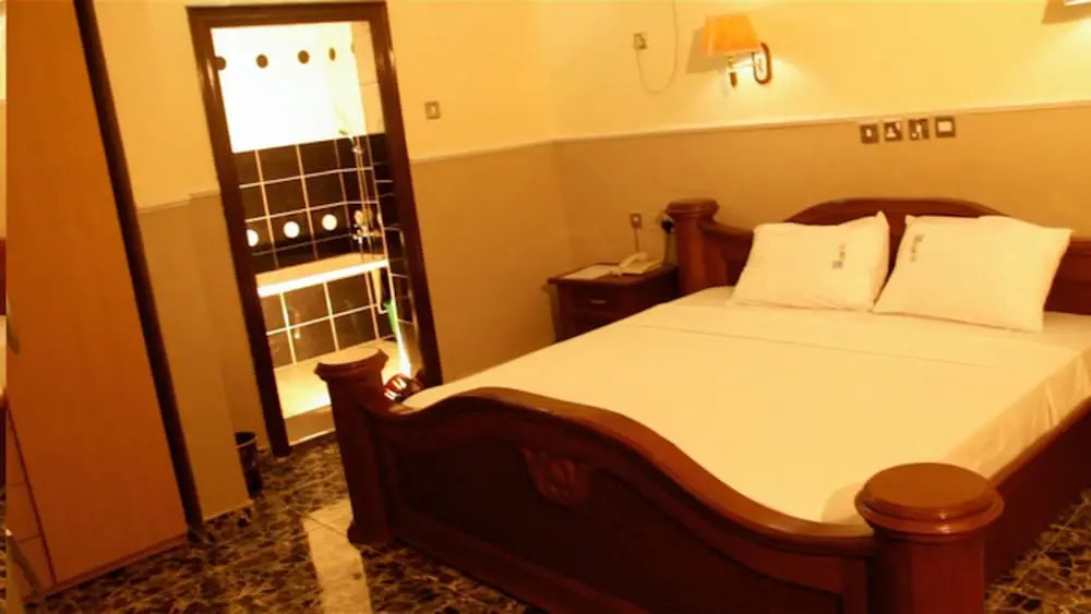 Hi Point Hotel And Suites