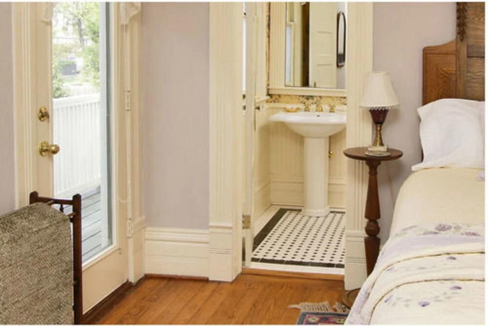 Corinthian Bed  Breakfast