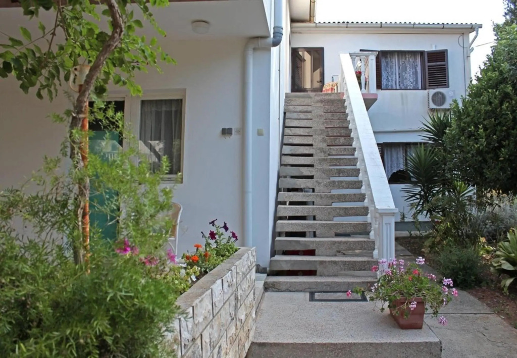 Vinko - big terrace and grill - A5(2+1)